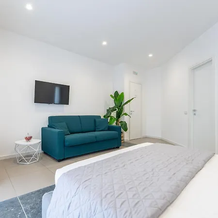 - Belvedere Terrazza Vesuvio Materdei 4* Neapol